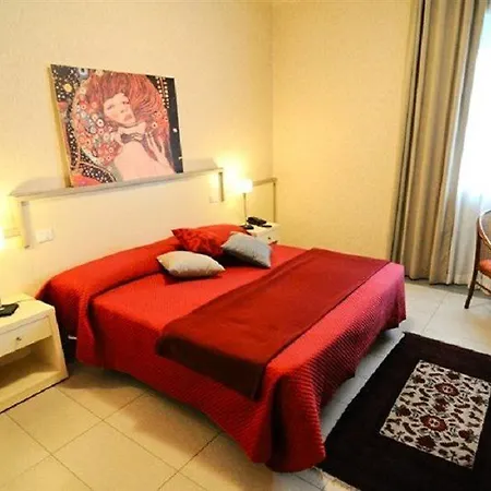 奥圣安德烈亚酒店 萨尔扎纳