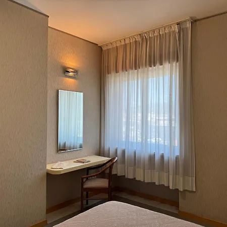 奥圣安德烈亚酒店 萨尔扎纳